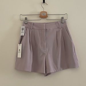 NEW ARITZIA (Babaton) pleated shorts